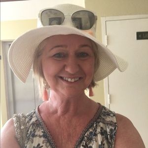 Meet your Posher, Debbie